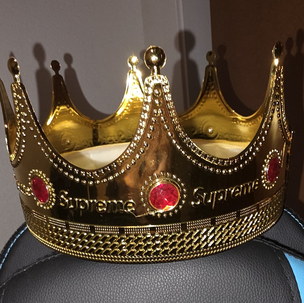 Supreme Gold Crown with Red Jewels